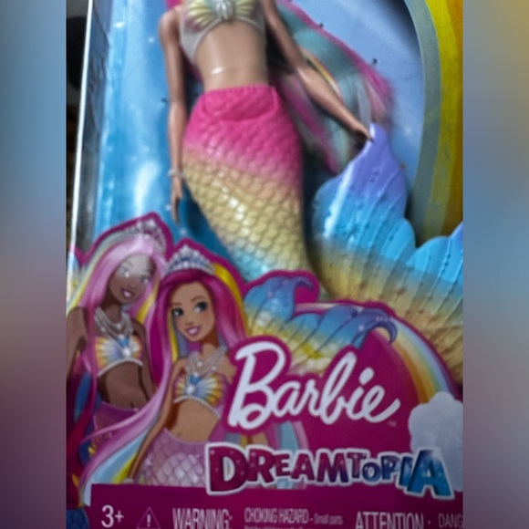Dreamtopia Barbie Magic Mermaid Doll w/ Rainbow Hair & Water-Activated N… - Picture 6 of 8